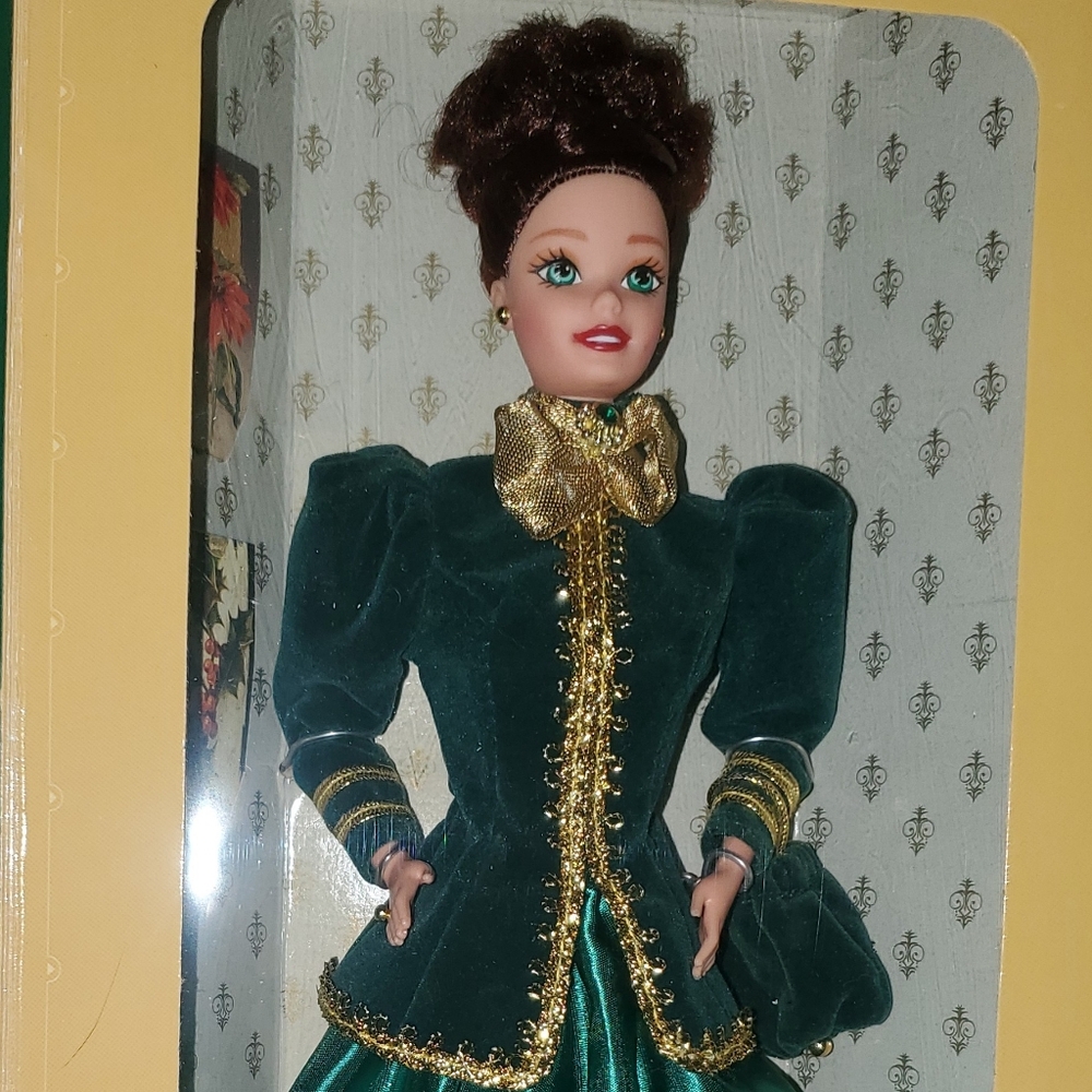 1996 Hallmark Mattel Yuletide Romance Barbie Special Edition Doll 15621